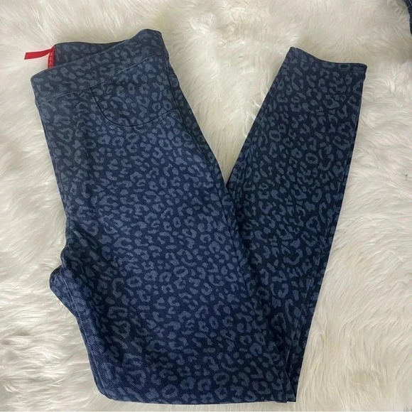 Spanx Denim Jean-ish Ankle Leggings Blue Leopard Print Size Small 4/6 - Picture 3 of 8